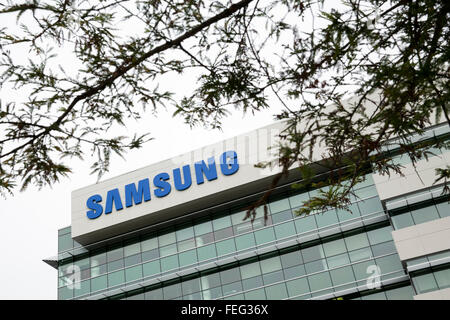 Ein Logo Zeichen außerhalb einer Einrichtung von Samsung in Sunnyvale, Kalifornien am 24. Januar 2016 besetzt. Stockfoto