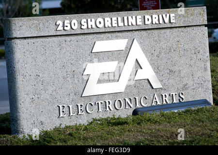 Ein Logo-Zeichen außerhalb der Hauptsitz von Electronic Arts in Redwood City, Kalifornien am 24. Januar 2016 Stockfoto