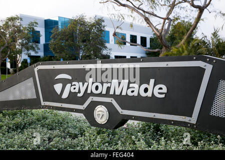 Ein Logo Zeichen außerhalb der Hauptsitz von TaylorMade-Adidas Golf Company in Carlsbad, Kalifornien am 30. Januar 2016. Stockfoto