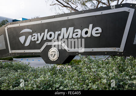 Ein Logo Zeichen außerhalb der Hauptsitz von TaylorMade-Adidas Golf Company in Carlsbad, Kalifornien am 30. Januar 2016. Stockfoto