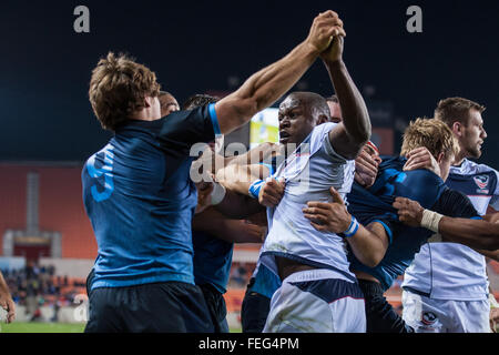 Houston, TX, USA. 6. Februar 2016. Ein Kampf bricht aus, während der 1. Hälfte ein Rugby zwischen Argentinien und den USA in der Nord-und Südamerika Rugby Meisterschaft BBVA Compass-Stadion in Houston, TX Spiel. Trask Smith/CSM/Alamy Live-Nachrichten Stockfoto