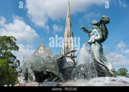 Gefion Fountain & St. Alban's Anglican Church, Churchillparken, Kopenhagen (Kobenhavn), Königreich Dänemark Stockfoto