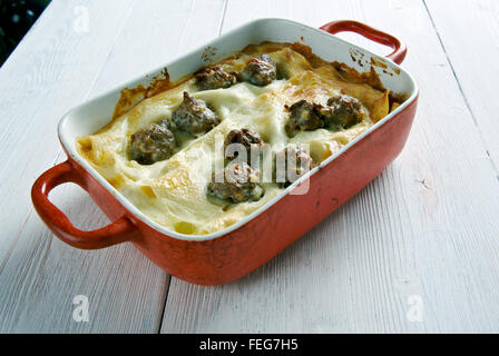 Lasagne Alla Napoletana con Polpettine mit Hackfleisch. Stockfoto