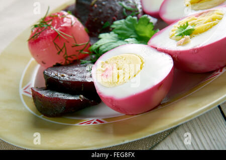 Pennsylvania Dutch eingelegte Rüben und Eggs.hard, gekochten Eiern, die in einer Salzlake Rüben geheilt werden. Küche von der mittleren Westen United Stockfoto