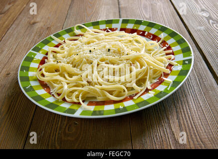 Cacio e Pepe. Römische Nudeln dish.cheese und Pfeffer in mehreren zentralen italienischen languages.include nur schwarzer Pfeffer, Pecorino Romano Stockfoto