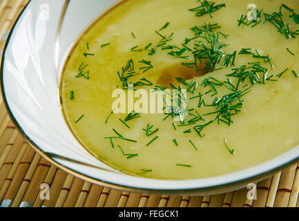 Skordalia - in der griechischen Küche, durch die Kombination von zerdrückten Knoblauch mit Püree aus Kartoffeln, Walnüsse, Mandeln, Stockfoto