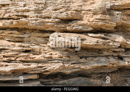 Textur aus Sandstein Felsen, Erosion und Zerstörung ausgesetzt als Hintergrund verwendet werden kann Stockfoto