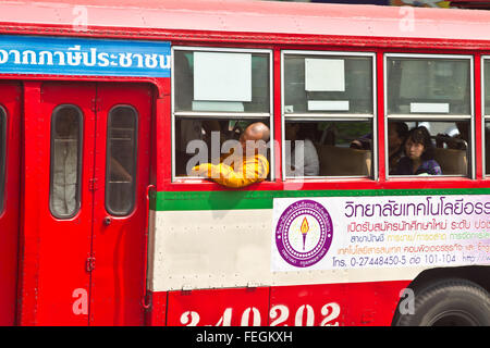 Bus in den Straßen der Stadt Bangkok Stockfoto