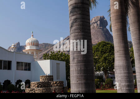Das Gelände des Brama Kumaris Ashram in Mount Abu Straße, Rajasthan, Indien Stockfoto