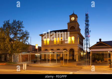 Heu-Postamt von James Barnet kolonialen Architekten entworfen und erbaut 1882. Lachlan Street, Heu, New South Wales Australien. Stockfoto