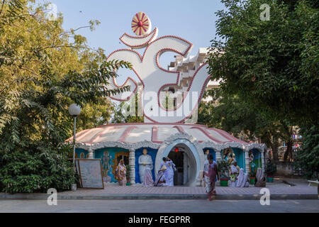 Das Gelände des Brama Kumaris Ashram in Mout Abu Straße, Rajasthan, Indien Stockfoto