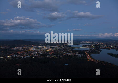 Sonnenuntergang über Canberra ACT Australiens von der Telstra-Kommunikation-Turm am Black Mountain Stockfoto