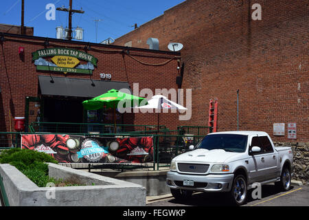 Fallende Felsen Tap House Bar in Downtown Denver, Colorado, USA an einem sonnigen Tag im Juni Stockfoto