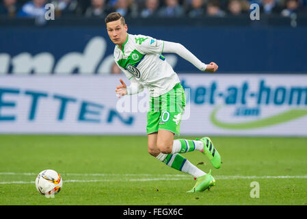 Gelsenkirchen, Deutschland. 6. Februar 2016. Wolfsburgs Julian Draxler in Aktion Oduring der deutschen Fußball-Bundesliga-Fußball-match zwischen FC Schalke 04 und VfL Wolfsburg in der Veltins Arena in Gelsenkirchen, Deutschland, 6. Februar 2016. Foto: GUIDO KIRCHNER/Dpa/Alamy Live News Stockfoto