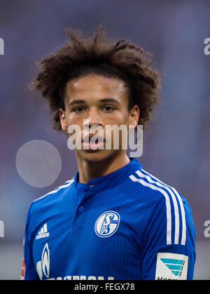 Gelsenkirchen, Deutschland. 6. Februar 2016. Schalke Leroy Sane abgebildet in der deutschen Bundesliga-Fußballspiel zwischen FC Schalke 04 und VfL Wolfsburg in der Veltins Arena in Gelsenkirchen, Deutschland, 6. Februar 2016. Foto: GUIDO KIRCHNER/Dpa/Alamy Live News Stockfoto