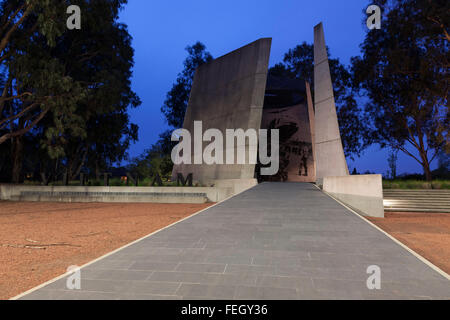 Blick auf den Vietnam-Krieg-Denkmal am ANZAC Parade Canberra ACT Australien Abend Stockfoto