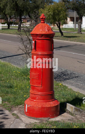 Original "Bell-Typ" Gusseisen Brief Empfänger wurde im Jahre 1859 eingebaut.  Grafton Street Goulburn, New-South.Wales, Australien Stockfoto