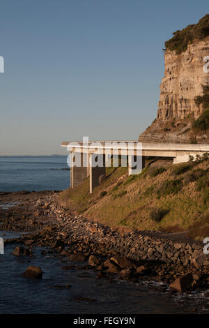 Der Sea Cliff Bridge ist ein Highlight entlang Grand Pacific Drive eine Küstenstraße zwischen Sydney und Wollongong, Australien Stockfoto