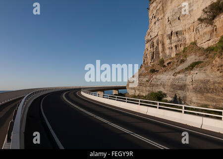 Der Sea Cliff Bridge ist ein Highlight entlang Grand Pacific Drive eine Küstenstraße zwischen Sydney und Wollongong, Australien Stockfoto