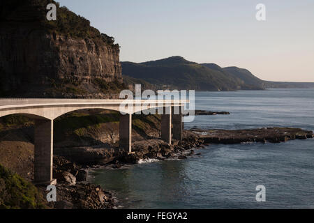 Der Sea Cliff Bridge ist ein Highlight entlang Grand Pacific Drive eine Küstenstraße zwischen Sydney und Wollongong, Australien Stockfoto