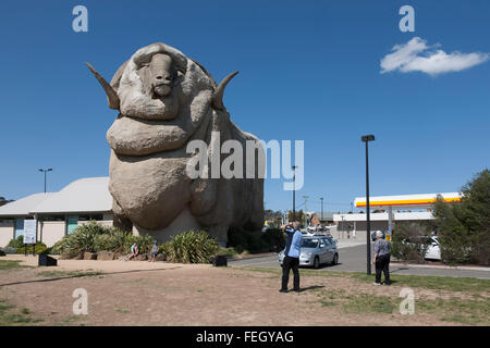 Die Big Merino ist ein 15 Meter hohen konkreten Merino-Ram, befindet sich in Goulburn, New-South.Wales, Australien. Stockfoto