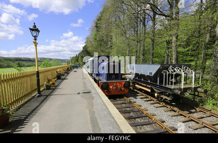 Züge im wieder eröffneten Abschnitt der Royal Deeside Railway im Milton Crathes Besucherzentrum, Aberdeenshire, Schottland, Großbritannien Stockfoto