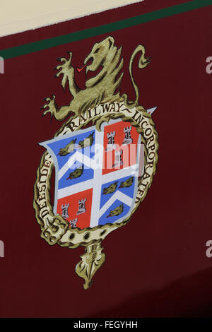 Emblem für wiedereröffneten Abschnitt der Royal Deeside Railway im Milton Crathes Besucherzentrum, Aberdeenshire, Schottland, Großbritannien Stockfoto