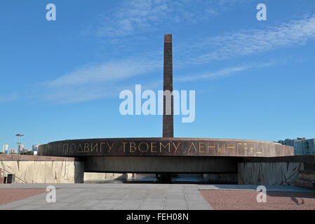 Das Denkmal für die heldenhaften Verteidiger Leningrads am Siegesplatz (Ploschtschad Pobedy), St. Petersburg, Northwestern, Russland. Stockfoto