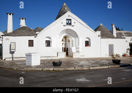 Trullo Sovrano Piazza Sacramento, Alberobello, Apulien, Italien Stockfoto