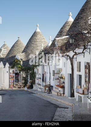 Souvenirläden Geschenk Trulli in Alberobello, Apulien, Italien Stockfoto