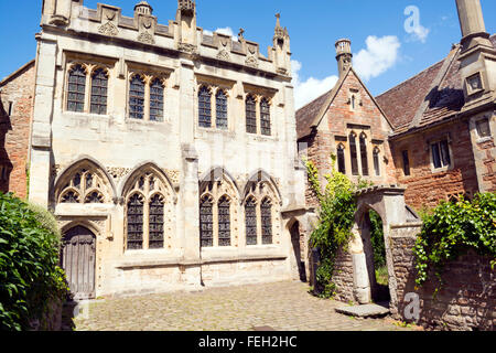 Eines der historischen Gebäude am Ende des Pfarrer schließen in Wells, Somerset, Großbritannien Stockfoto