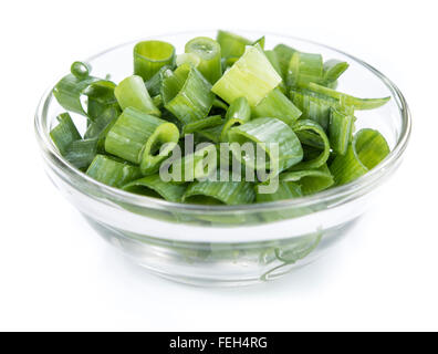 Frischen Frühlingszwiebeln isoliert auf weißem Hintergrund (close-up erschossen) Stockfoto