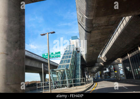 Die Luft Zug blaue Linie Tram-Station am San Francisco International Airport Stockfoto