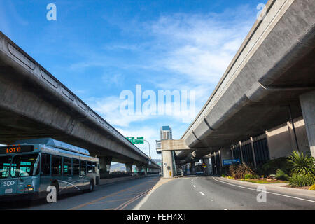 Die Luft Zug blaue Linie Tram-Station am San Francisco International Airport Stockfoto