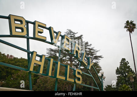 Ansicht des Beverly-Hills-Schild in Beverly Gardens Park, Los Angeles Stockfoto