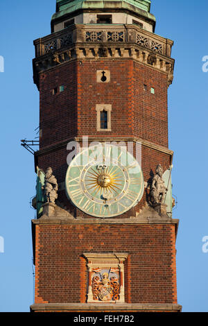 Polen, Stadt Breslau, Old Town, Uhrturm Nahaufnahme des Rathauses, architektonische Details Stockfoto
