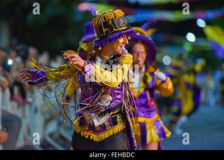 Buenos Aires, Argentinien. 6. Februar 2016. Murga Mitglieder führt während Karneval in Buenos Aires, Argentinien, 6. Februar 2015. Bildnachweis: Anton Velikzhanin/Alamy Live-Nachrichten Stockfoto