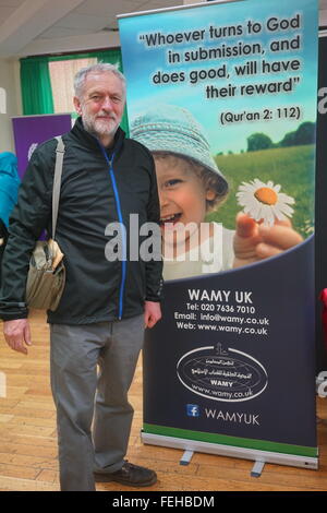 London, UK. 7. Februar 2016.  Labour-Chef Jeremy Corbyn besuchen einen Tag besuchen meine Moschee in Finsbury Park-Moschee, London. Bildnachweis: Siehe Li/Alamy Live News Stockfoto