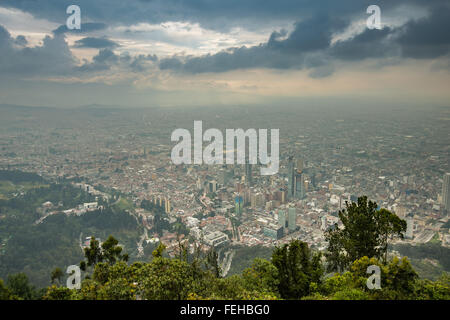 Aussicht vom Gipfel des Montserrat-Gebirges Stockfoto