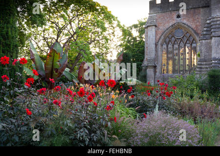 Detail eines Teils des Gartens und die Kapelle der Bischofs Palast, Wells, Somerset Stockfoto