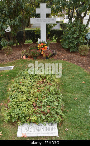 Das Grab des russischen Komponisten Sergei Rachmaninoff auf dem Kensico Cemetery in Valhalle, New York, USA, 22. November 2015. Der Körper des Künstlers, der Russland geflohen und starb 1943 als US-Bürger ist der Gegenstand eines bizarren Streits geworden. Nationalisten in Russland gefragt, die Rachmaninows Überreste zurückgegeben werden. Seine Familie wendet sich gegen diese Ansprüche. Foto: CHRIS MELZER/dpa Stockfoto