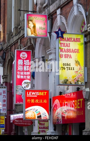 Firmenschilder in Chinatown, Manchester, UK Stockfoto