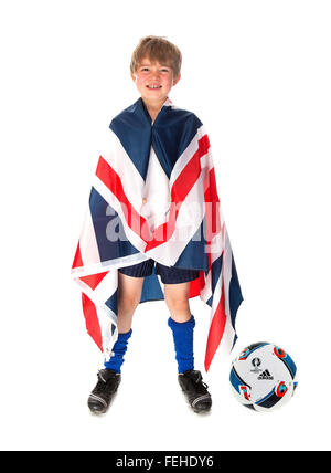 Jungen Fußball-Fan mit einem Union Jack-Flagge und die Adidas BEAU JEU Fußball unterstützen die Euro 2016-Wettbewerb Stockfoto