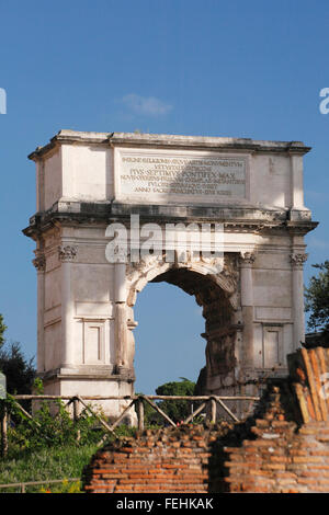 Der Bogen von Titus auf dem Forum Romanum, Rom, Italien; Arco di Tito, Forum Romanum, Roma; Italia (lateinisch: Arcus Titi) Stockfoto