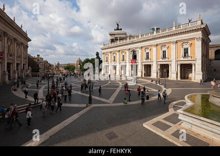 Der Palazzo Nuovo der Kapitolinischen Museen (Musei Capitolini) auf der Piazza del Campidoglio, auf dem Kapitol in Rom, Italien Stockfoto