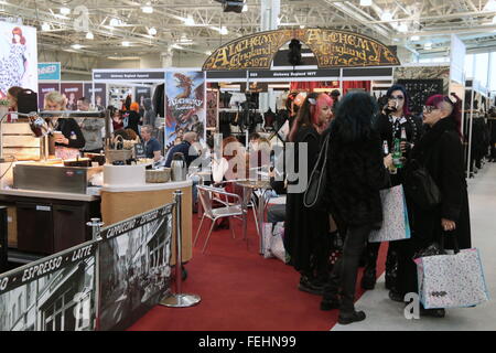 London, UK. 7. Februar, ist 2016.LondonEdge gehen-zum internationalen Handel für 100 neue Generation Jugend Kultur, Mode, Schuhe und Lifestyle-Marken. Blogger, Handel und Modelle besuchte London Edge Eröffnungstag Credit: Paul Quezada-Neiman/Alamy Live News Stockfoto