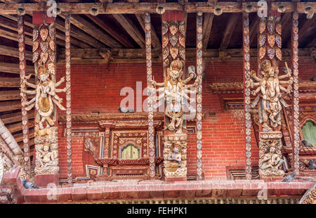 Nepal, Changu Narayan-Tempel.  Streben des Tempels vor April 2015 Dach Erdbeben. Stockfoto