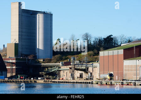 Karlshamn, Schweden - 4. Februar 2016: Ein Industriegebiet im Hafen von Karlshamn. Der Bereich enthält vor allem Nahrungsmittelverarbeitung ich Stockfoto