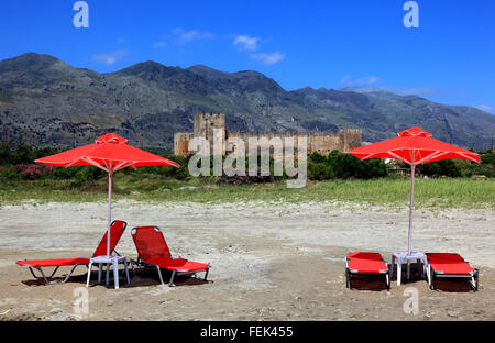 Kreta, Aussehen der Strand auf der Festung Frangokastello an der Südküste der Insel im Mittelmeer, im Hintergrund die Kryone Stockfoto