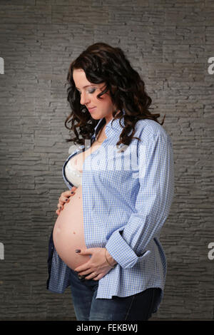 Porträt einer schwangeren Frau Stockfoto